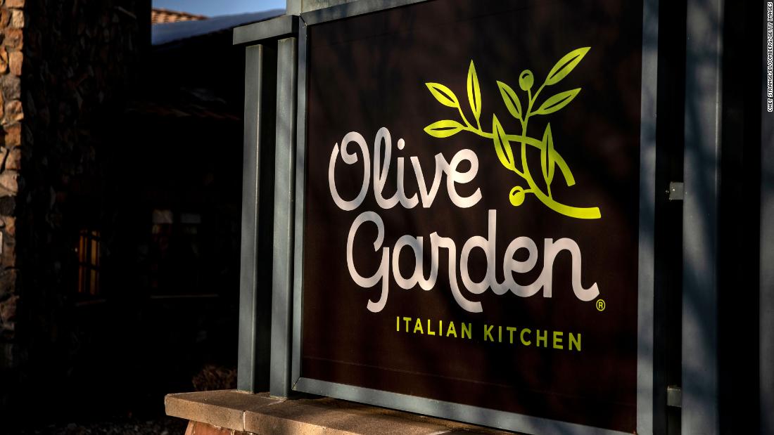 Oath Keepers spent over $400 at post-US Capitol riot feast at the Olive Garden, prosecutors say