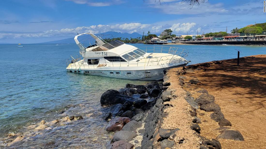 Hawaii to remove grounded motorboat near Maui sacred site