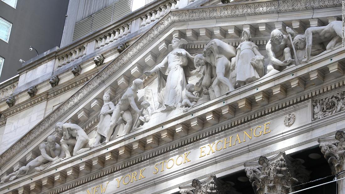 What caused bank meltdown? Regulators testify