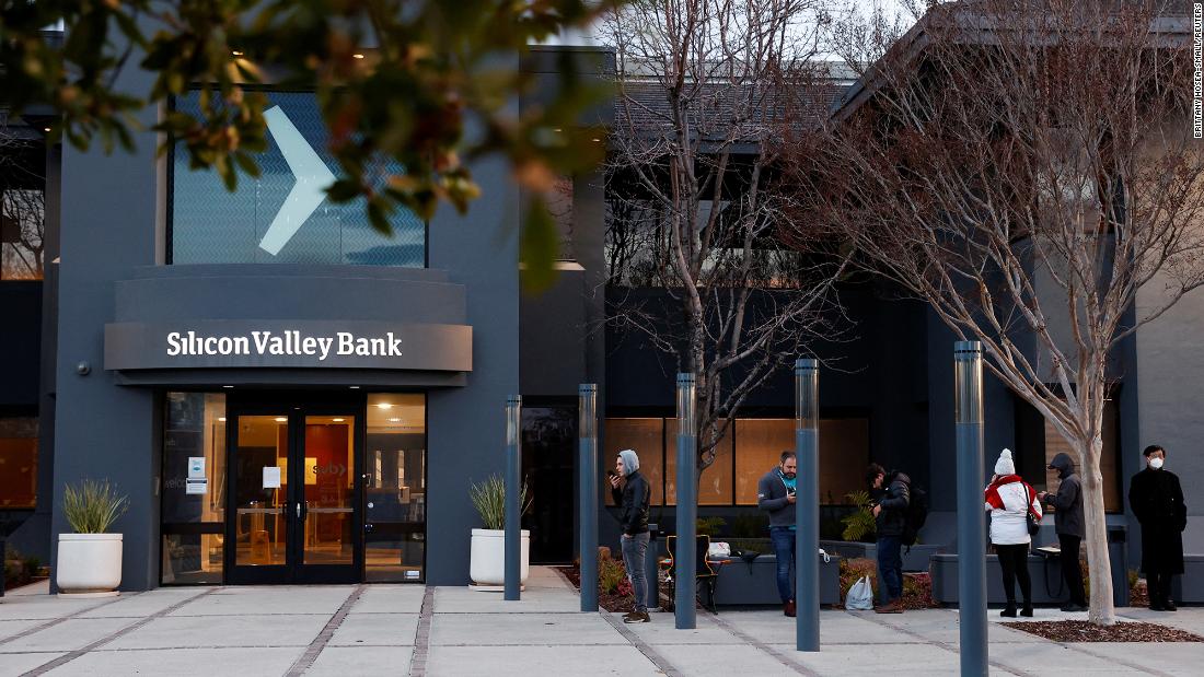 Small US banks see record drop in deposits after SVB collapse